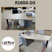 D04 - Desk size 1.6 x 1m R1650.00